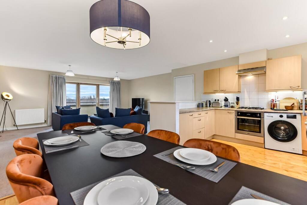 Large Group & Contractor Booking! Duplex W/Parking Мілтон-Кінз Екстер'єр фото