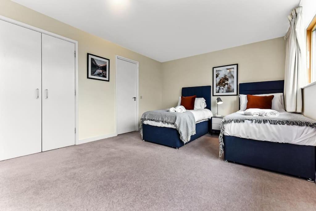 Large Group & Contractor Booking! Duplex W/Parking Мілтон-Кінз Екстер'єр фото