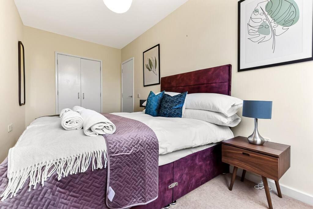Large Group & Contractor Booking! Duplex W/Parking Мілтон-Кінз Екстер'єр фото