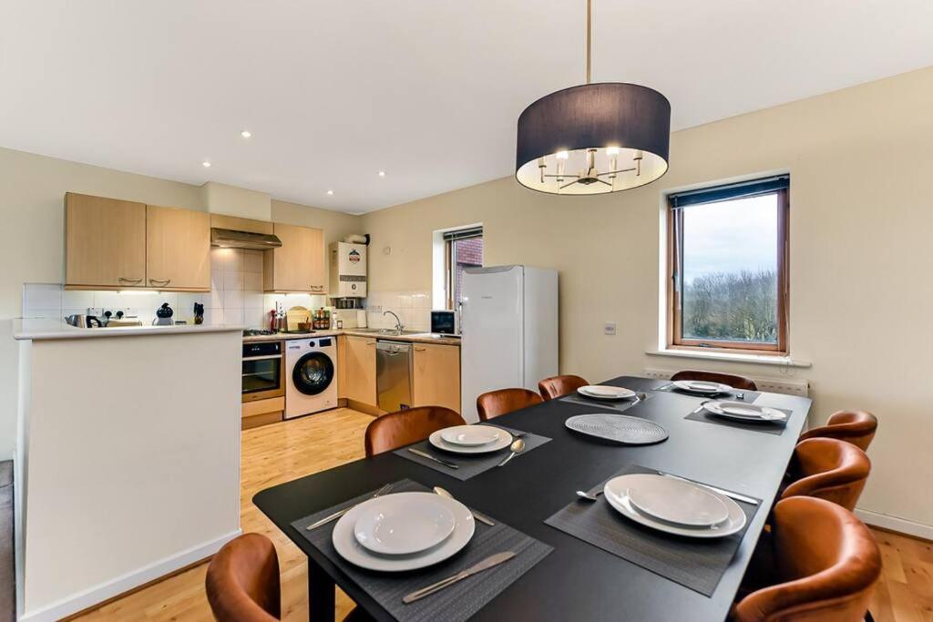 Large Group & Contractor Booking! Duplex W/Parking Мілтон-Кінз Екстер'єр фото