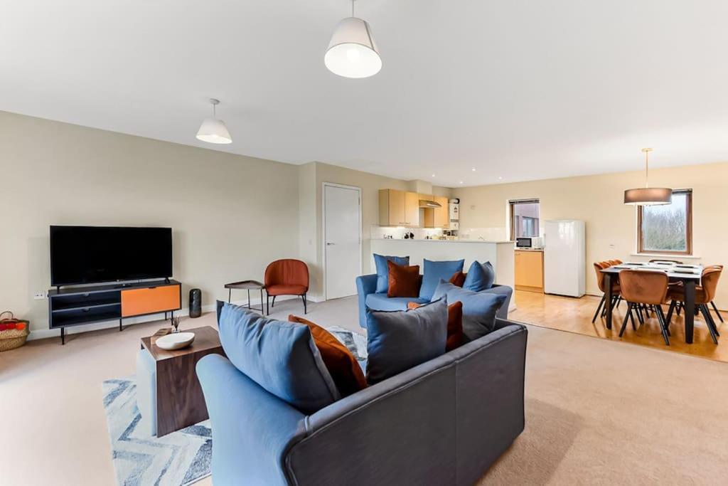 Large Group & Contractor Booking! Duplex W/Parking Мілтон-Кінз Екстер'єр фото