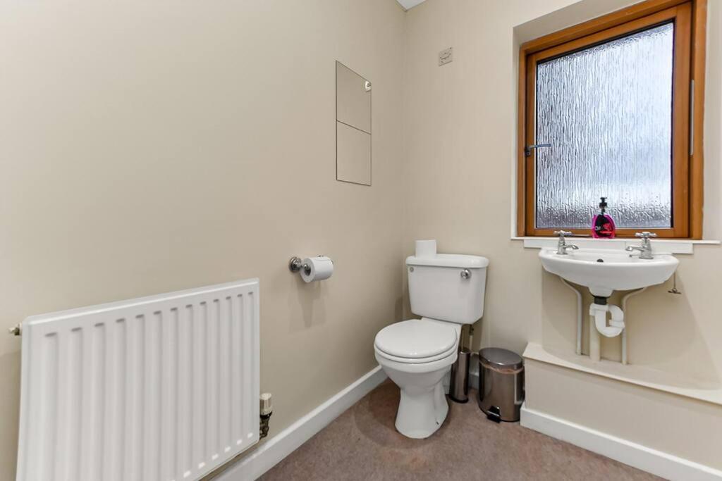 Large Group & Contractor Booking! Duplex W/Parking Мілтон-Кінз Екстер'єр фото